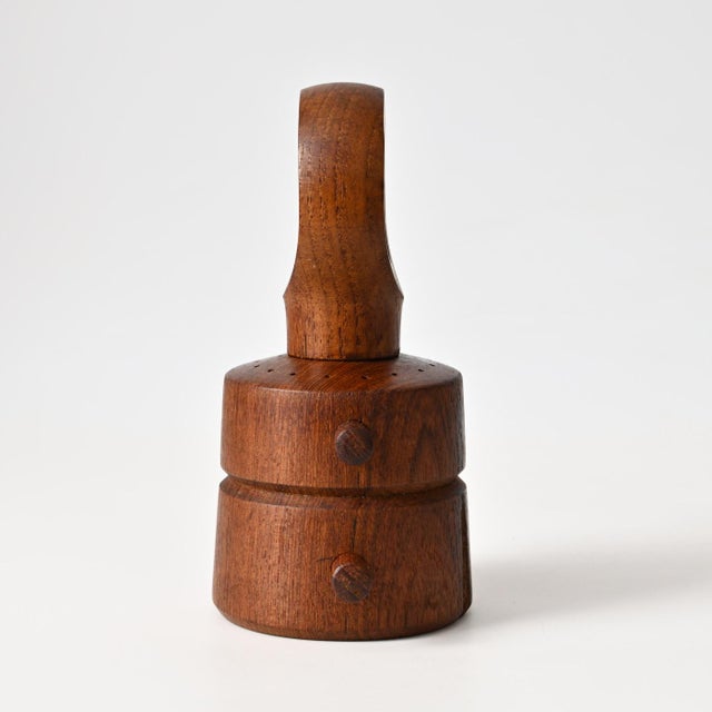 Mid-Century Modern Danish Teak Pepper Mill and Salt Shaker by Jens Harald Quistgaard for Dansk Designs, 1960s For Sale - Image 3 of 13