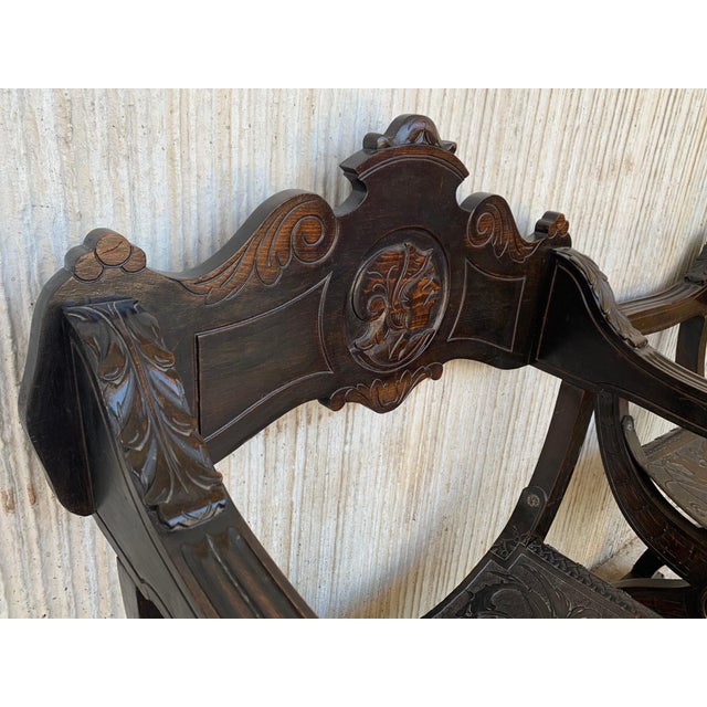 19th Century Pair of Carved Walnut Tooled Leather Savonarola Bench or Settee For Sale In Miami - Image 6 of 18