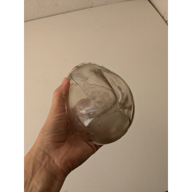 Signed Biomorphic Glass Vase by Michael Boylan – Sculptural Art Glass For Sale - Image 9 of 10