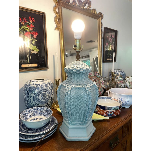 Chinoiserie Vintage Palm Beach Ceramic Basket Weave Lamp For Sale - Image 3 of 10