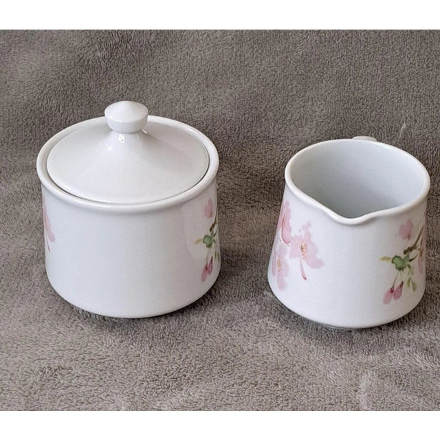 White 1970s Liette International Pink Dogwood Blossoms Ceramic Creamer & Sugar Bowl Set- 2 Pieces For Sale - Image 8 of 10