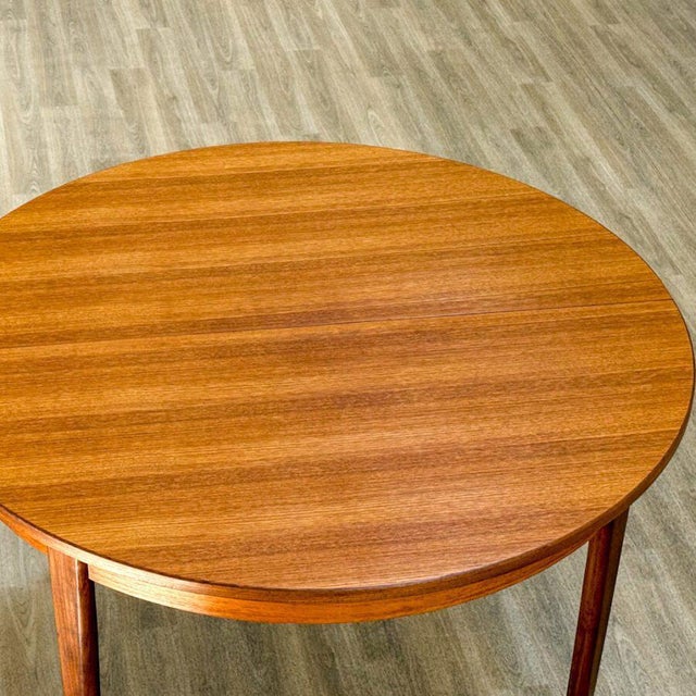 Small Mid-Century Modern Round Extending Dining Table from John Herbert For Sale - Image 8 of 14