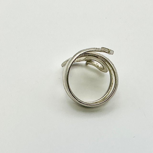 1990s Vintage Southwestern Boho Chic Figurative Sterling Silver Snake Ring - Size 6 For Sale - Image 6 of 12