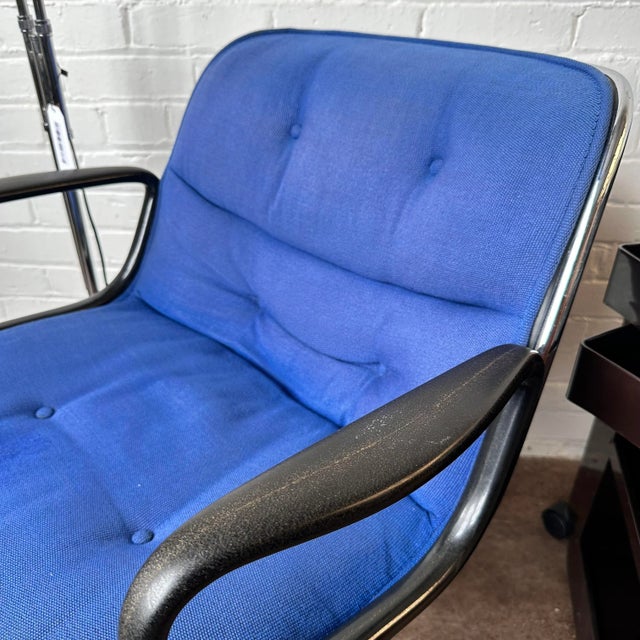 Charles Pollock for Knoll Blue Executive Swivel Chairs - a Pair For Sale - Image 10 of 13