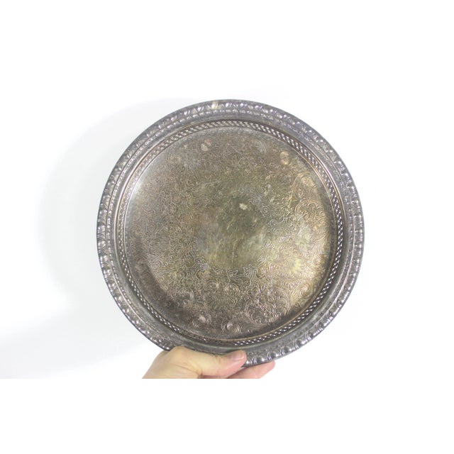 Rogers Bros. Vintage Silver Round Gallery Tray With Pierced Cutout Details and Etched Design Drinks Serving For Sale - Image 4 of 7