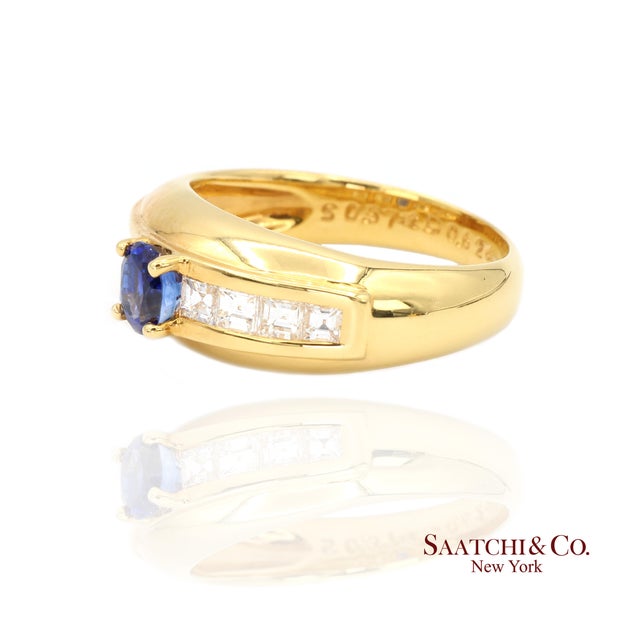 Contemporary Mid 20th Century 18k (750) Yellow Gold Natural Blue Sapphire and Natural Diamond Ring, Size 6.5 For Sale - Image 3 of 10