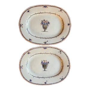 Antique Early 19th Century Chinese Export Porcelain Platters Decorated With Classical Urns for the American Federal Market - a Pair