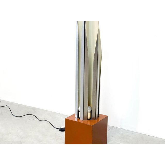 Italian Sculptural Floor Lamp, 1970s For Sale - Image 4 of 7
