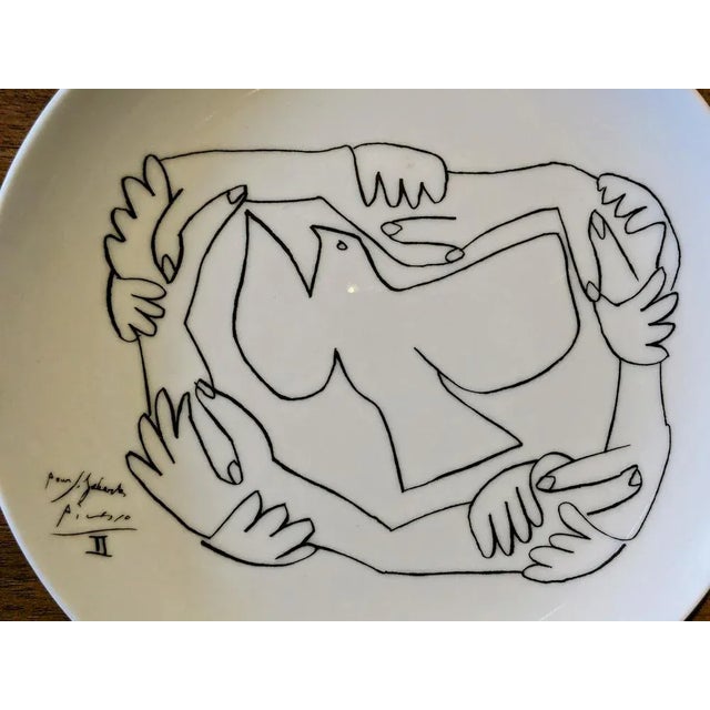 Pablo Picasso White Circular Porcelain Plate, 1997 For Sale - Image 4 of 5