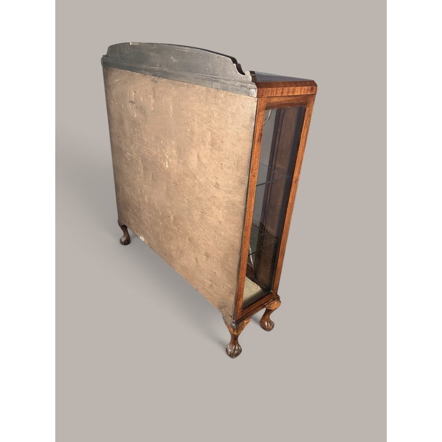English Art Deco Display Cabinet in Figured Walnut, 1930 For Sale - Image 10 of 11
