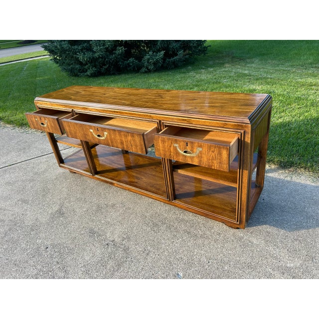 Mid-Century Modern Drexel Heritage Accolade Campaign Console Table – Vintage Sideboard, Sofa Table, or Entryway Console For Sale - Image 3 of 12