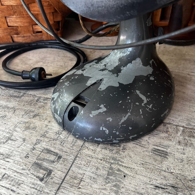 1950s Vintage Westinghouse Oscillating Desk Fan Black Metal Industrial Style For Sale - Image 5 of 13