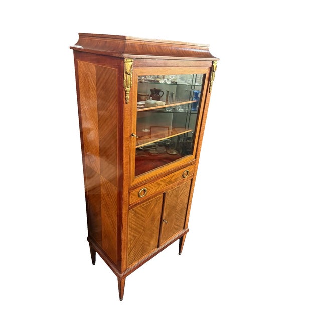 Louis XVI Marquetry Display Cabinet, in Very Good conditions. Designed before 1890