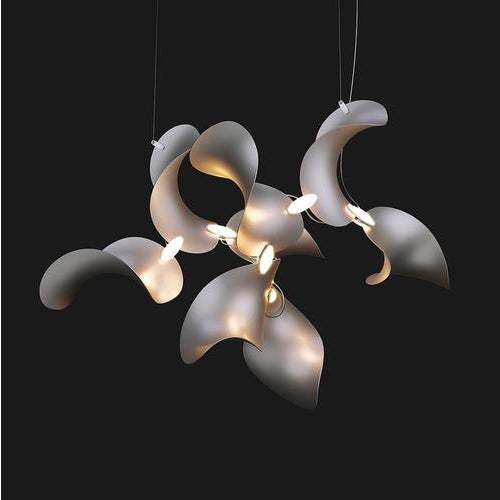 Dune 8 cluster chandelier in silver anodized aluminum by moss objects. Dimensions: w 72 x d 95 x h 69 cm. Materials:...