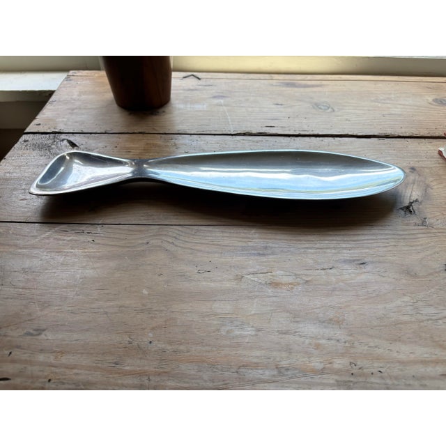 Silver Vintage Nambe #553 Fish Shaped Aluminum Serving Tray For Sale - Image 8 of 12