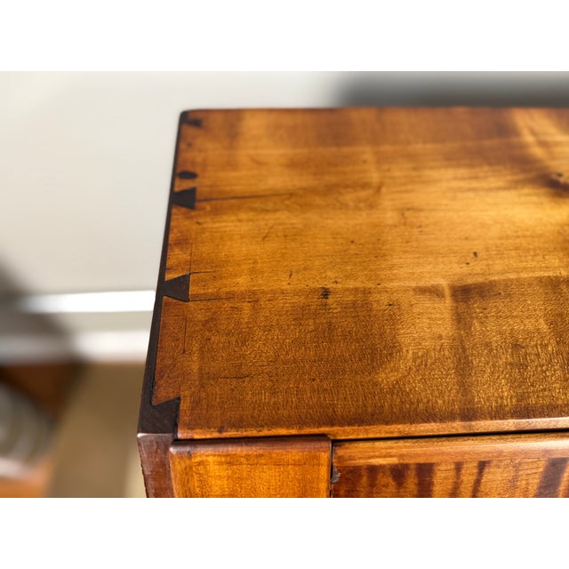 Light Yellow 18th Century New England Chippendale Tiger Maple Slant-Front Desk, C. 1760–1780 For Sale - Image 8 of 18