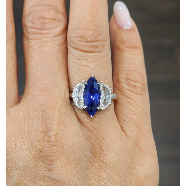 Modern 4.21 Ct Gubelin/Gia Certified Nh Color Change Sapphire & Diamond Ring Size 6.5 For Sale - Image 3 of 12