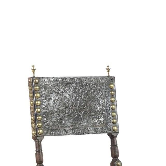 Furniture - Pair of chairs - 17th century. Portuguese chairs from the 17th century, made of walnut wood with carvings....