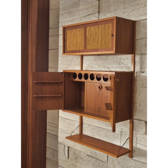 Mid-Century Scandinavian Rival Wall-Mounted Bar Cabinet in Teak by Kjell Riise for Brødrene Jåtog, 1960s For Sale - Image 10 of 12
