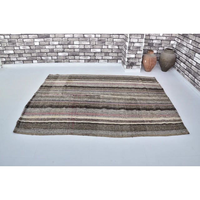 Vintage Handwoven Anatolian Flat-Weave Kilim Rug in Charcoal, Cream For Sale - Image 4 of 10