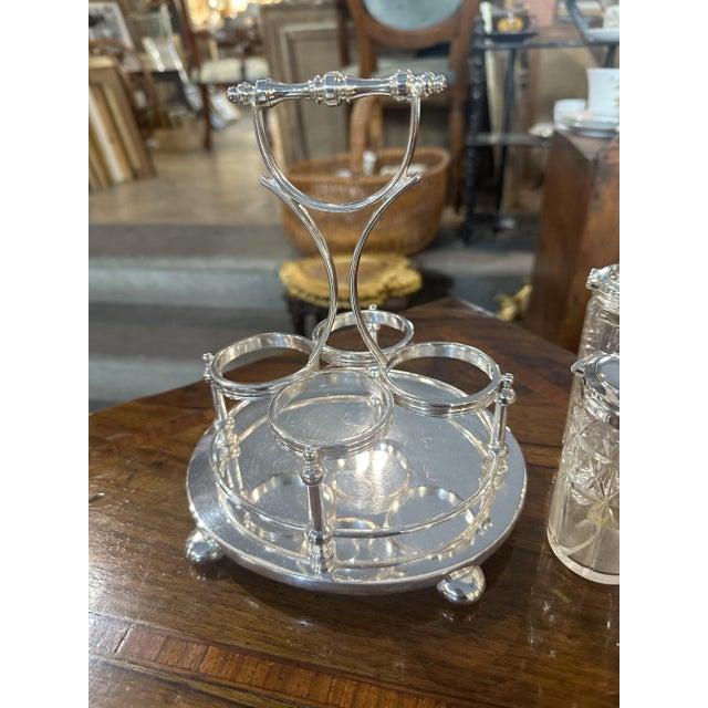 English Sheffield Oval Cruet in Excellent with Four Engraved Glass Bottles, Set of 5 For Sale - Image 4 of 9