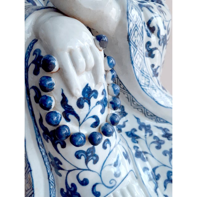 Early 20th Century Chinese Blue and White Porcelain Sitting Buddha For Sale - Image 9 of 11