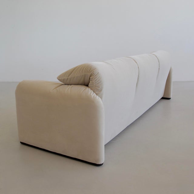 Vintage Three-Seater Sofa by Vico Magistretti for Cassina, 1973 For Sale - Image 6 of 9