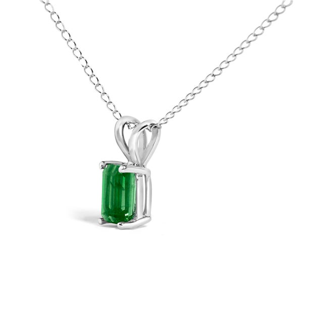 Contemporary 14K White Gold 6x4MM Emerald Cut Green Emerald Solitaire Pendant Necklace For Sale - Image 3 of 5
