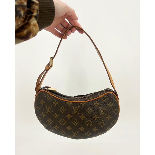 Louis Vuitton Monogram Pochette Croissant in excellent condition. Signature monogram canvas exterior in brown and tan LV...