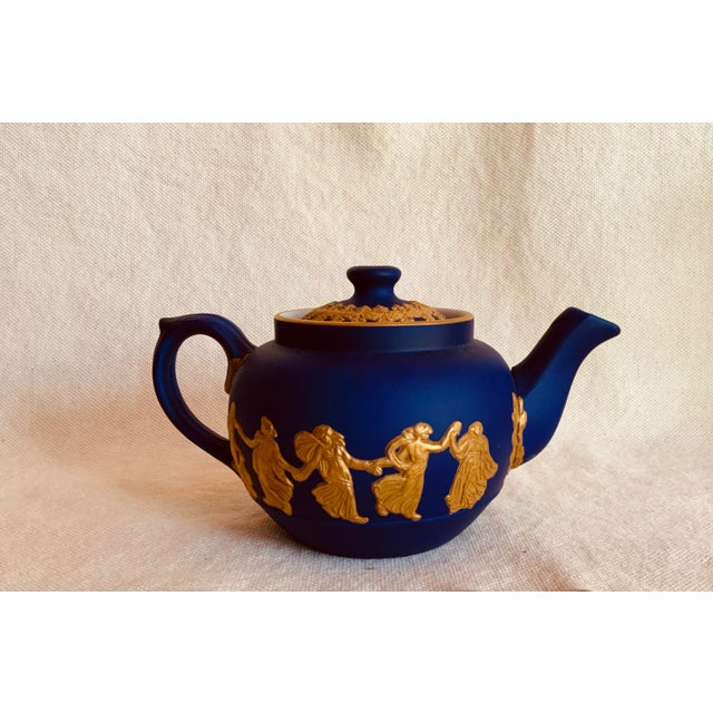 Exquisite c.1900 Dudson Bros "Dipped" Jasperware Teapot - Royal Cobalt With Hand-Applied Gold For Sale - Image 10 of 12