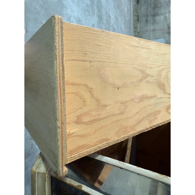 Pair of Églomisé Mirrored Chinoiserie Nightstands, Reverse-Painted One-Drawer For Sale - Image 12 of 17