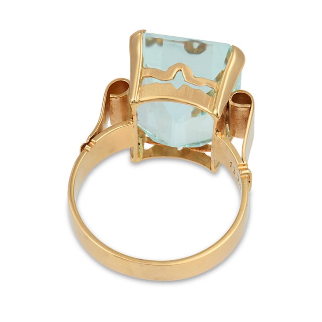 1950s Mid Century 13.74 Carat Aquamarine 18k Yellow Gold Ring, Size 8 For Sale In Los Angeles - Image 6 of 6