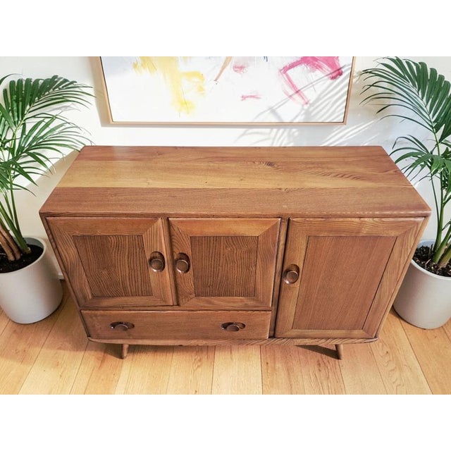 1960s Mid-Century Modern Sideboard in Elm by Lucian Ercolani for Ercol, 1960s For Sale - Image 5 of 18