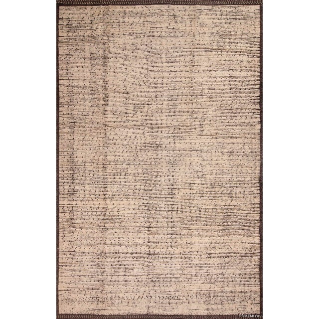 Nazmiyal Collection Speckled Modern Area Rug For Sale