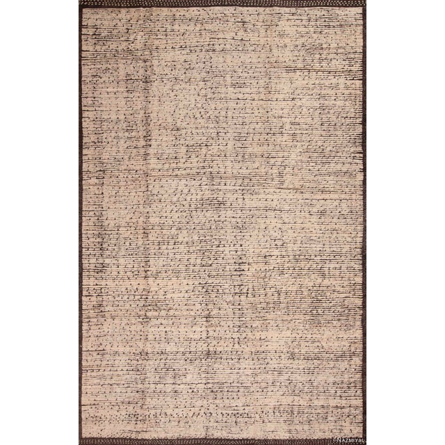 Salt and Pepper Color Speckled Pattern Modern Room Size Rug For Sale