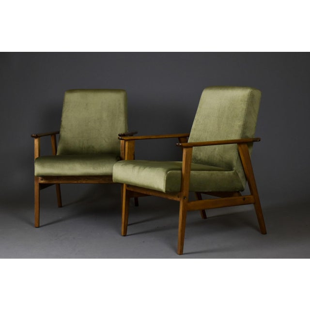 Mid-Century Modern Beech Chairs in Olive Green Velvet, 1970s, Set of 2 For Sale - Image 6 of 11