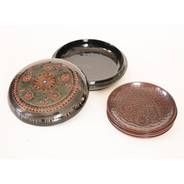 Black Kamakura-Bori Style Lacquered Set of 6 Sushi Plates in Wood Box For Sale - Image 8 of 15