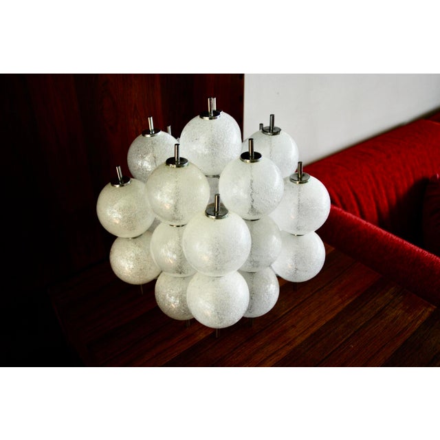 Rare and attractive table lamp from the Dutch firm Raack, dating from the 1970s, in good condition, composed of 26 hand-...