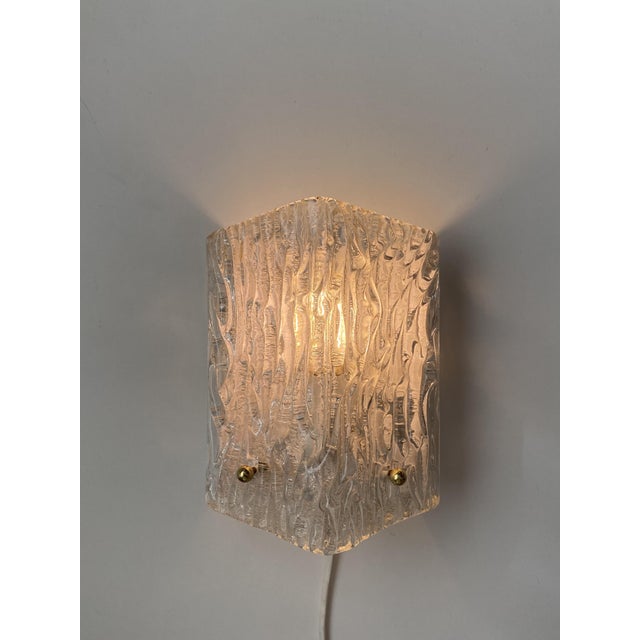 Kalmar Textured Glass Wall Sconce by J.T. Kalmar for Kalmar, 1960s For Sale - Image 4 of 10