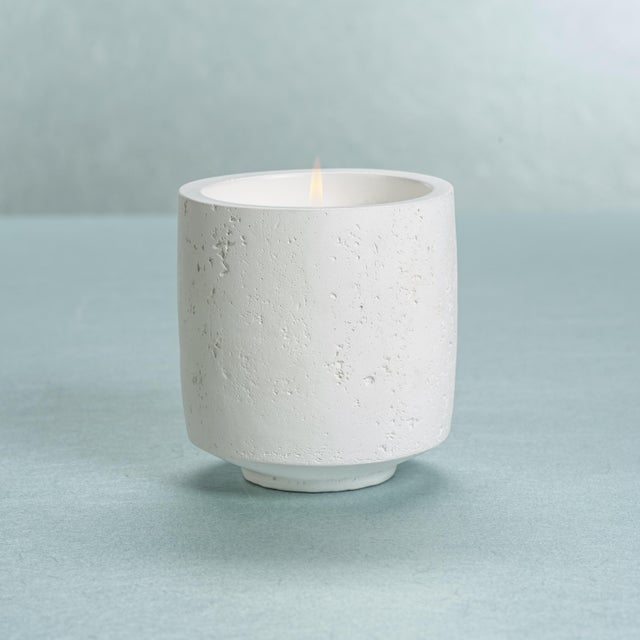 Contemporary Cote d'Azur White Concrete Candle, Sea Salt & Coastal Mist, 16.75 oz For Sale - Image 3 of 3