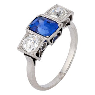 1920s Art Deco 2.30 Carat Sapphire Diamond Platinum Three Stone Ring, Size 7 For Sale