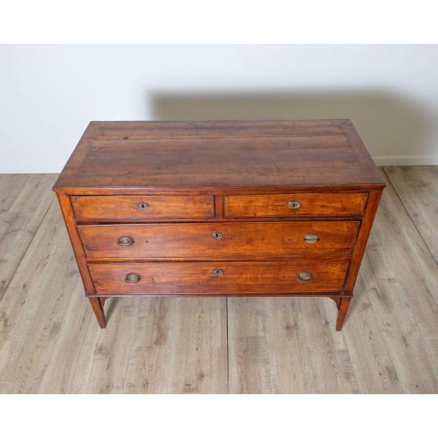 Italian 18th-century Italian Cherrywood Chest of Drawers from Venice For Sale - Image 3 of 9