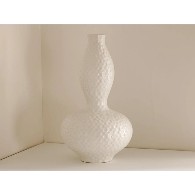 Jonathan Adler was once a simple potter making charming ceramic pieces that gave a nod to the past but kept their focus on...