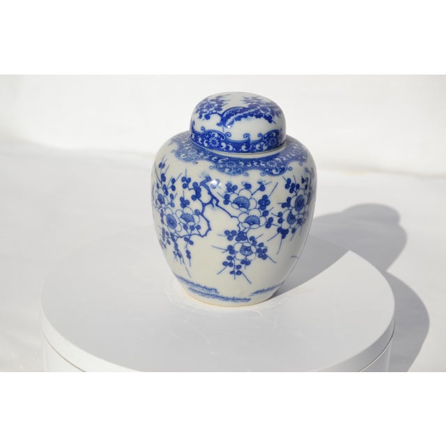 Late 20th Century Blue and White Asian Ginger Jar With Lid- Two Pieces For Sale In Columbia, SC - Image 6 of 11