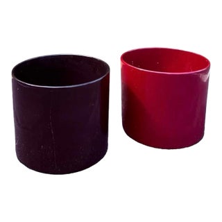 Vintage Pair of Gainey Ac - 16 Ceramic Planters in Glossy Black and Burgundy For Sale
