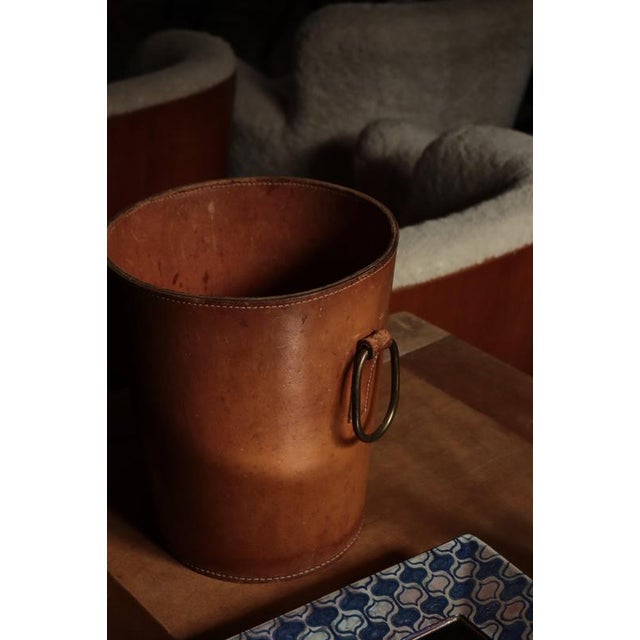 Paper Basket in Patinated Saddle Leather and Brass attributed to Carl Auböck, 1950s For Sale - Image 10 of 11