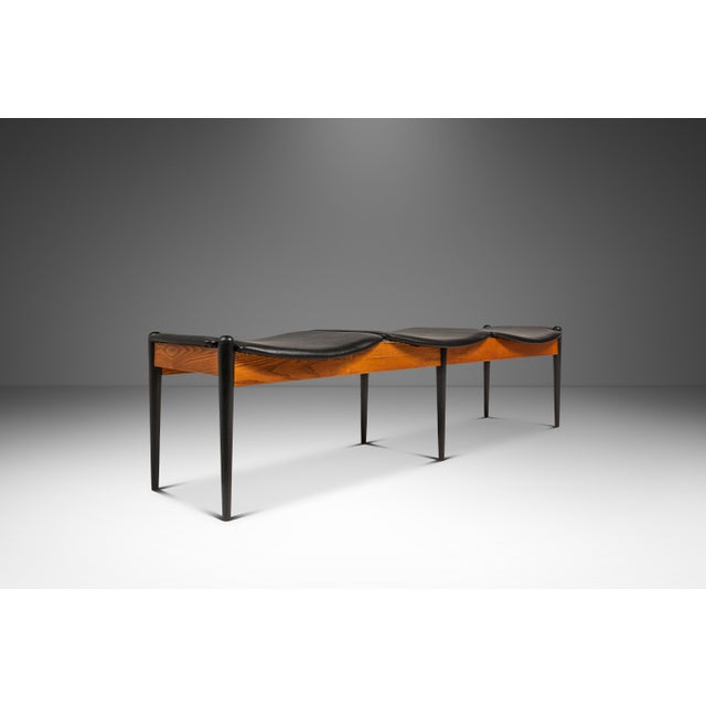 Brown Mid-Century Modern Three Seat Gallery Bench in Oak & Leather Attributed to Arthur Umanoff for Washington Woodcraft, Usa, C. 1960s For Sale - Image 8 of 17