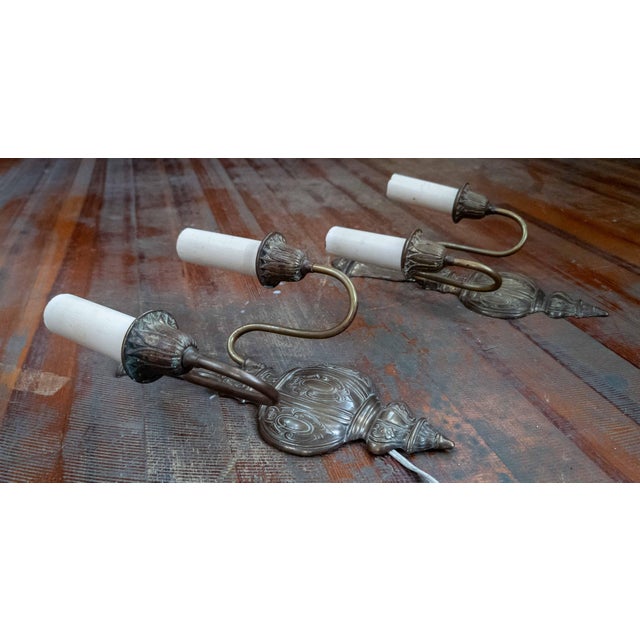 20th Century American Pair of Brass Wall Sconces in Georgian Adams Revival Style For Sale - Image 11 of 17
