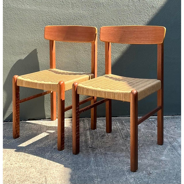 Vintage MCM Danish Woven Jute Seat Chairs - A Pair For Sale - Image 4 of 12