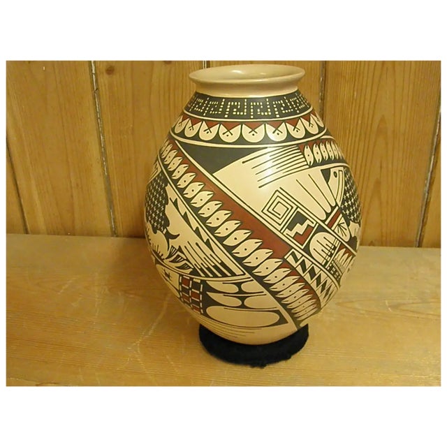 Late 20th Century Mata Ortiz Hand Coiled Pot by Ana Trillo For Sale - Image 15 of 18